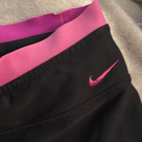 Nike Black and Pink Women's Capris - Picture 2 of 5